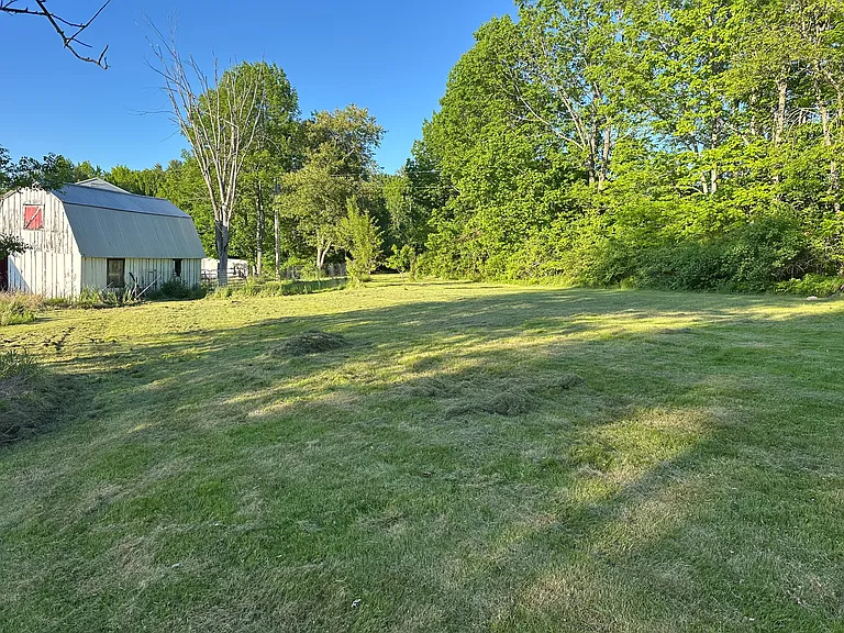 259 Leach Hill Rd #B — Photo 2