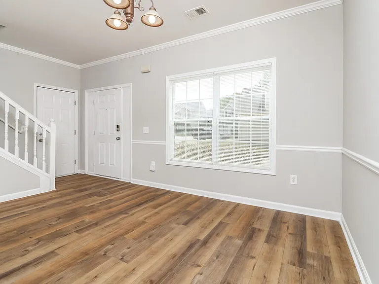 82 Brookvalley Ct W — Photo 9