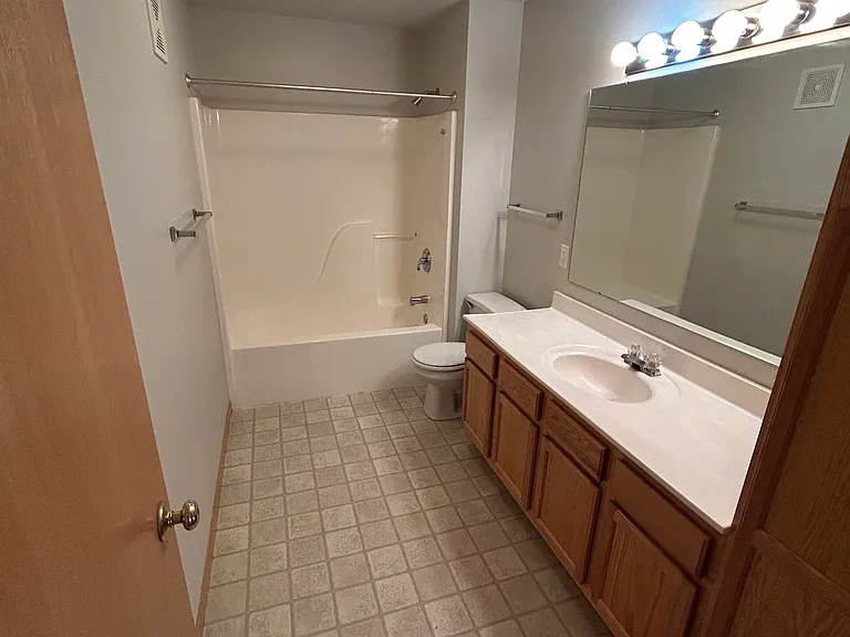 560 Kansas Ave #7 — Photo 28