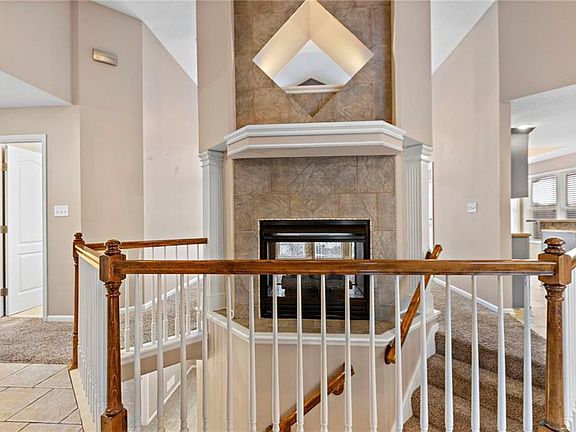 3rd image of 1608 NW Pin Oak Ct