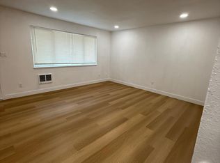 1027 W Smith St APT 1, Kent, WA 98032