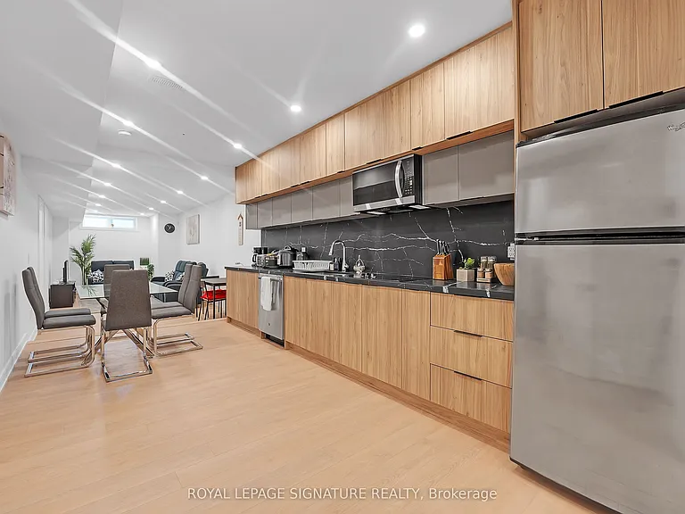 31 Edinburgh Dr — Photo 14