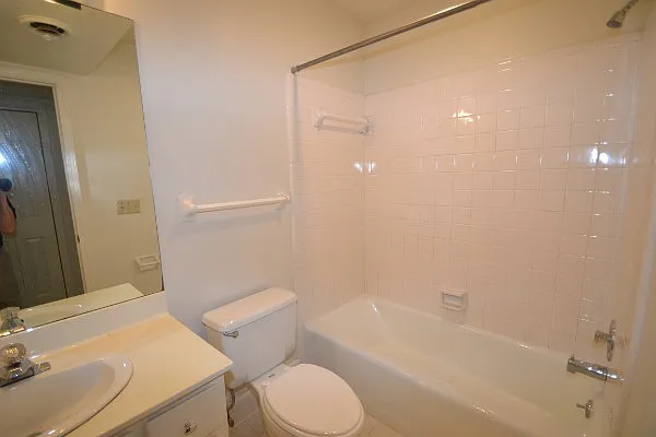 202 Hillsboro Pl — Photo 25