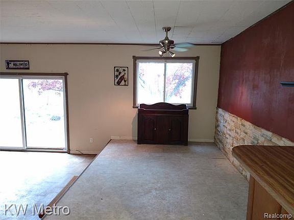 5th image of 30721 Florence St