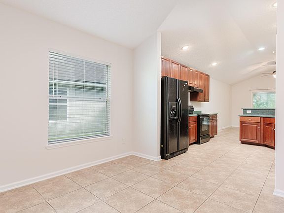4th image of 917 Mineral Creek Dr