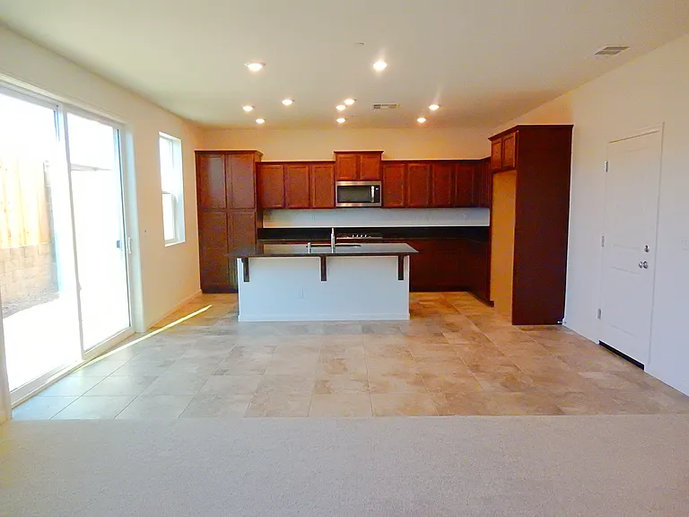 1624 Lion St — Photo 4