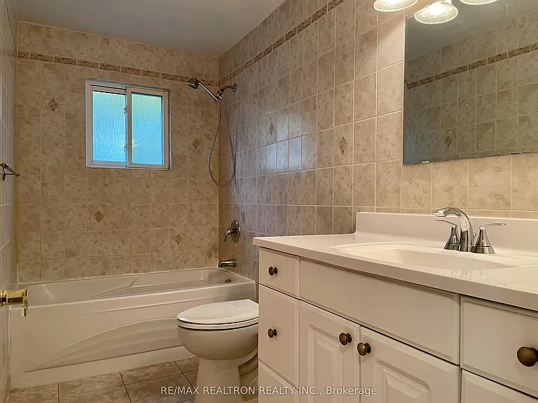 796 Arnold Cres #MAIN — Photo 11