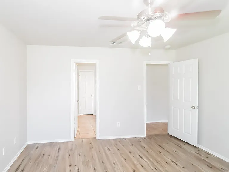 102 Creek Ledge Dr — Photo 9