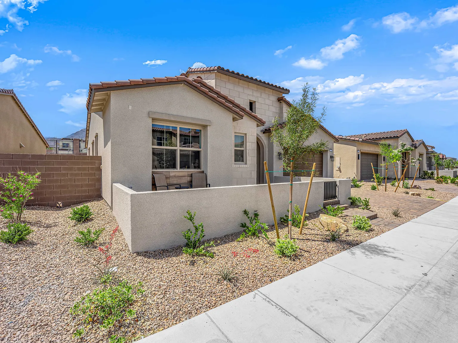 3 bed, 2.5 bath, 2016 sqft, $6,000 — Photo 3
