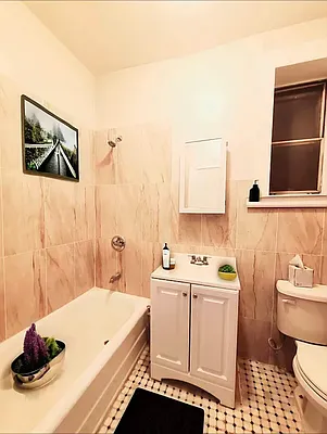 Bathroom, photo 1
