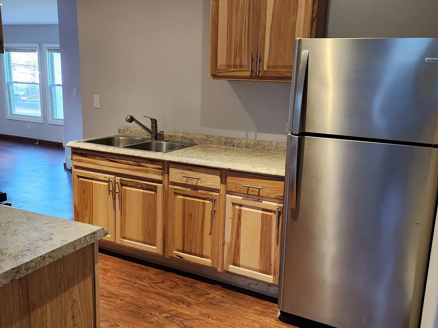 2 bed, 1000 sqft, $1,650 — Photo 3