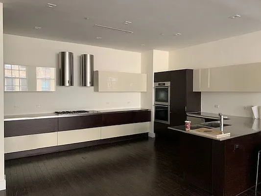 Rented by Salon Realty Corp | media 9