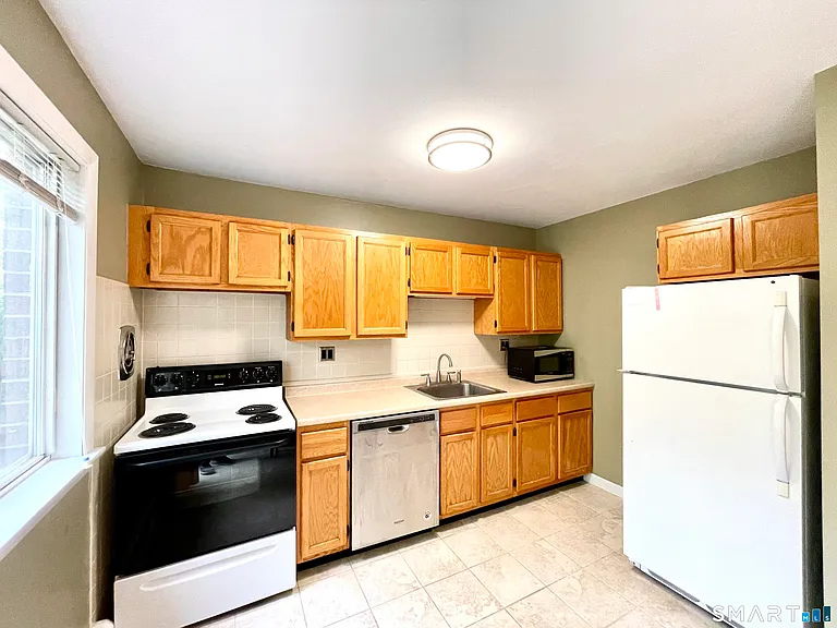 244 New Britain Ave #1 — Photo 5