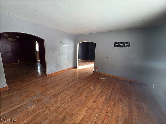5th image of 242 Vine St