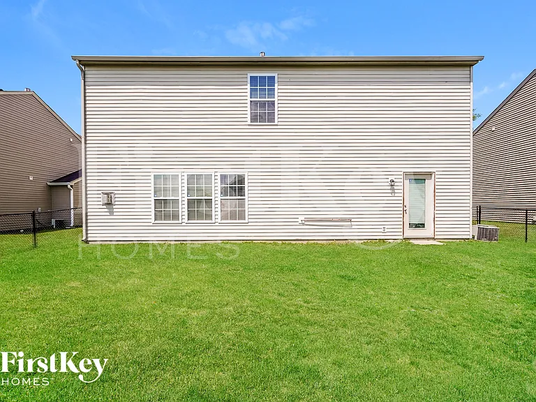 779 Heartland Dr — Photo 15