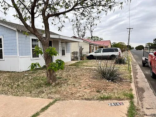 2414 Baylor St Photo 1