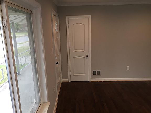 4th image of 20970 La Salle Blvd