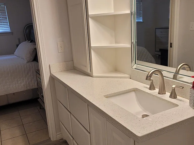 1000 Camelot Dr — Photo 8