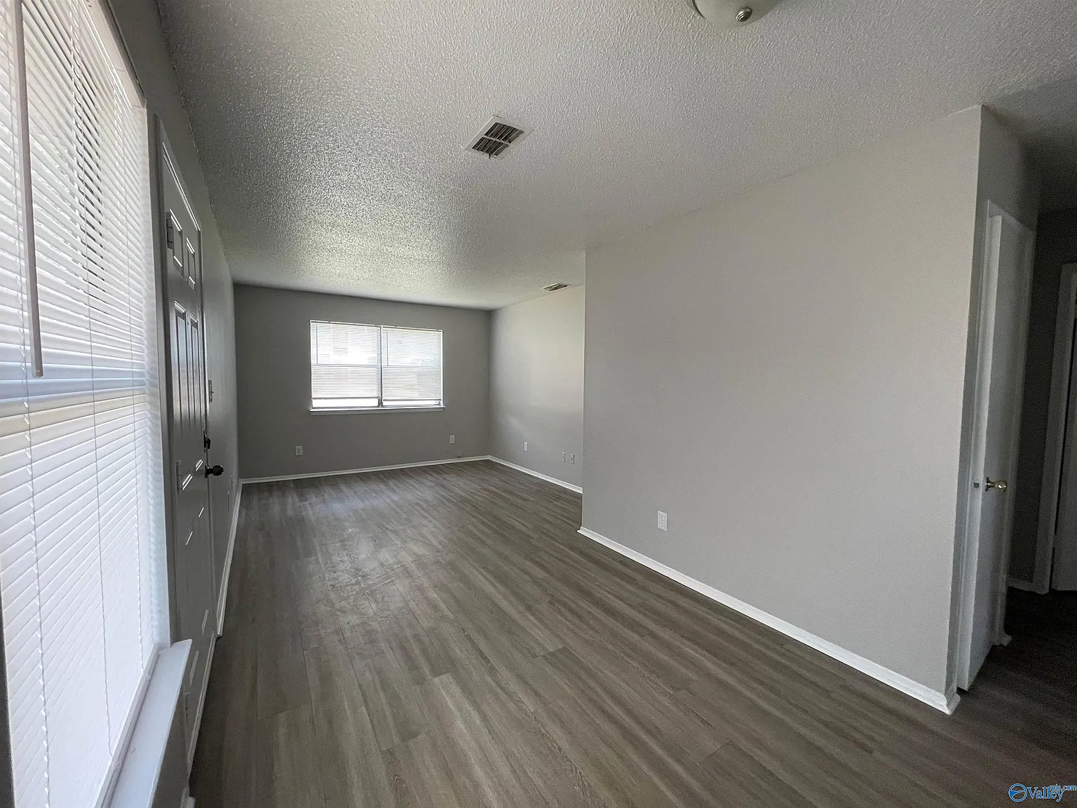 2 bed, 2.0 bath, 875 sqft, $1,080 — Photo 2