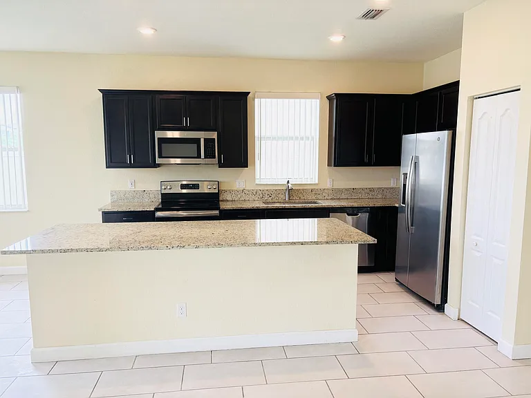 12512 NW Stanis Ln — Photo 5