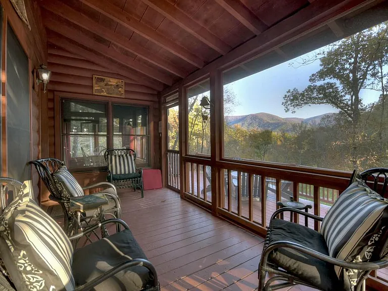 1822 Hidden Lake Dr — Photo 1