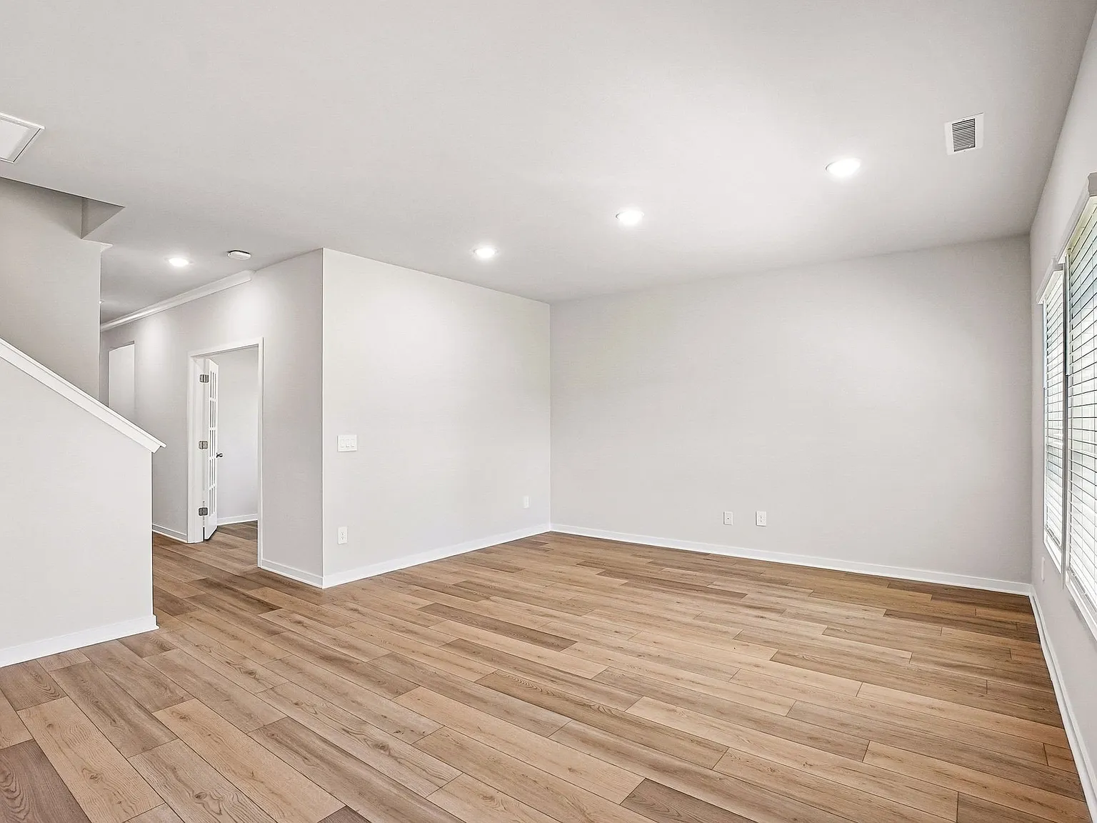 4 bed, 2.5 bath, 2514 sqft, $2,395 — Photo 4