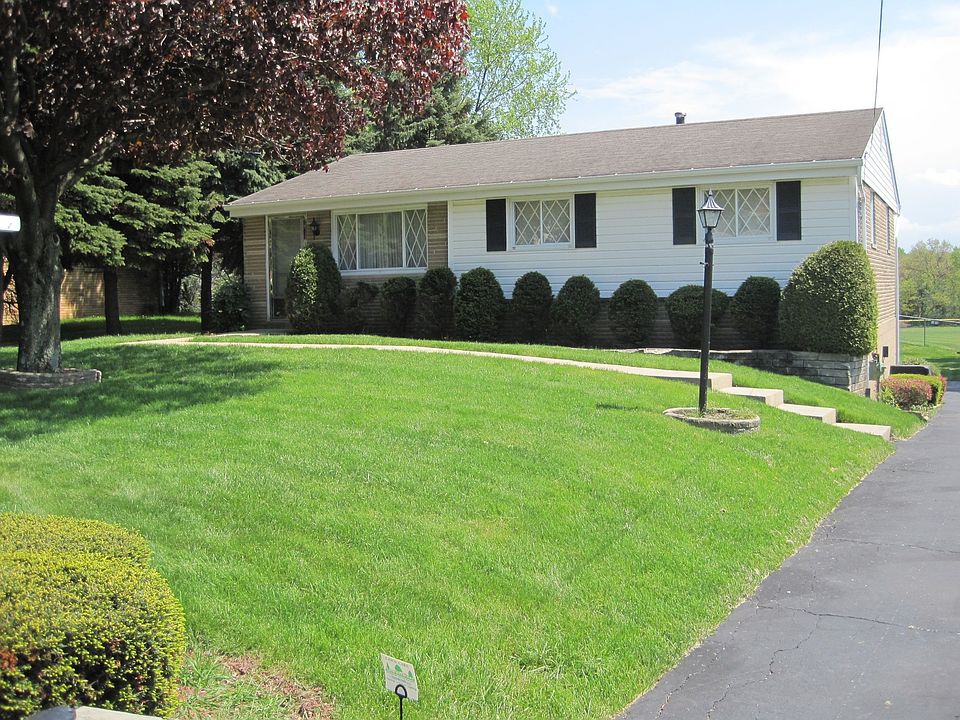 Charming ranch home in desirable neighborhood
