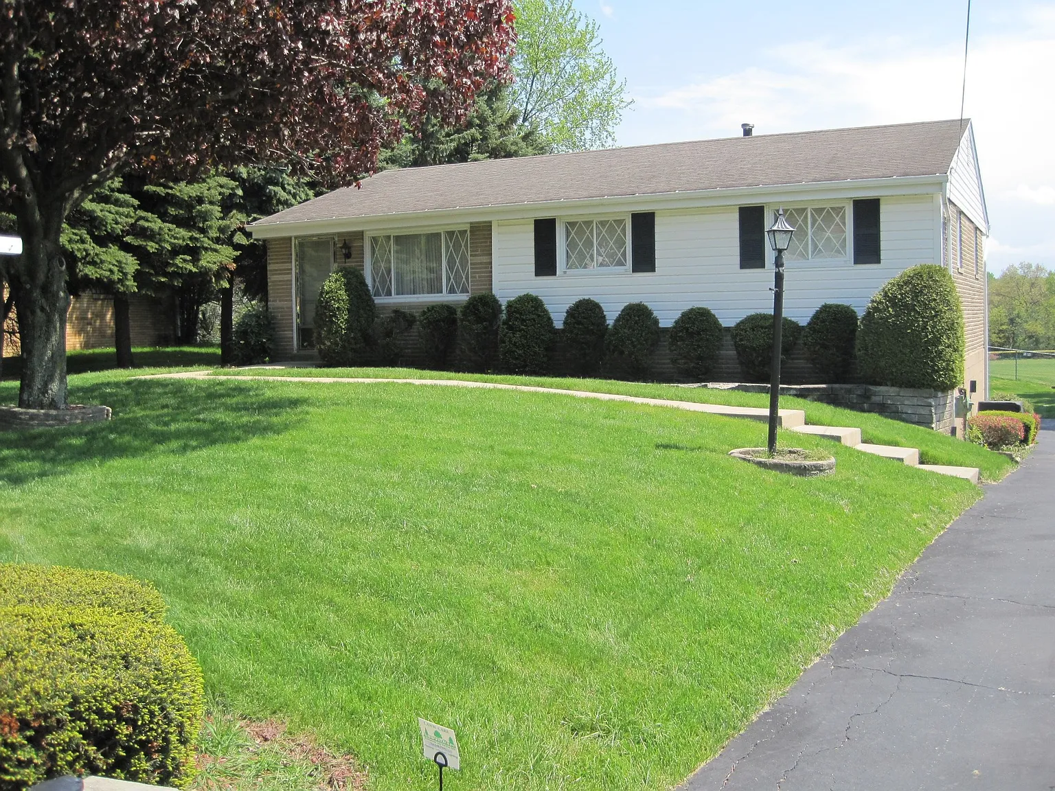 610 Bluestone Dr photo 1