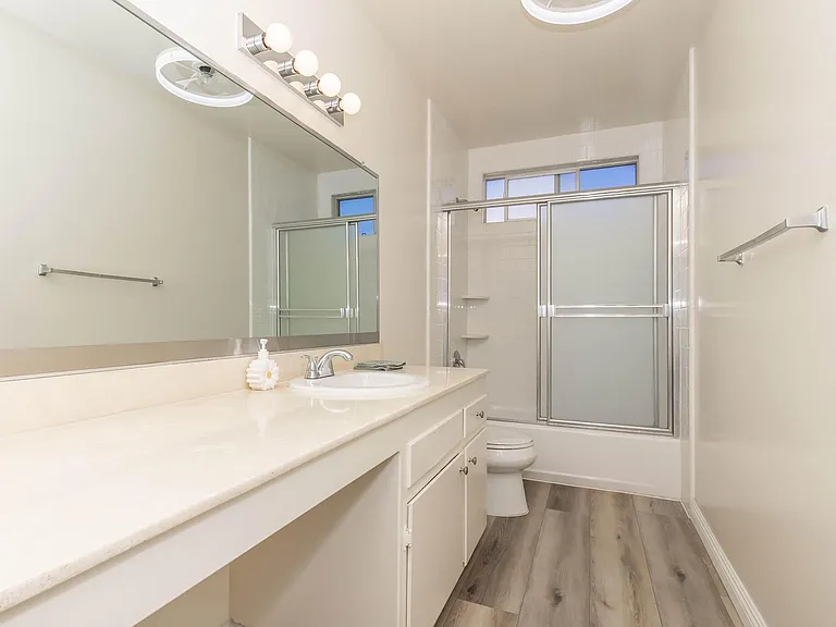 Ocean West Apartments — Photo 38
