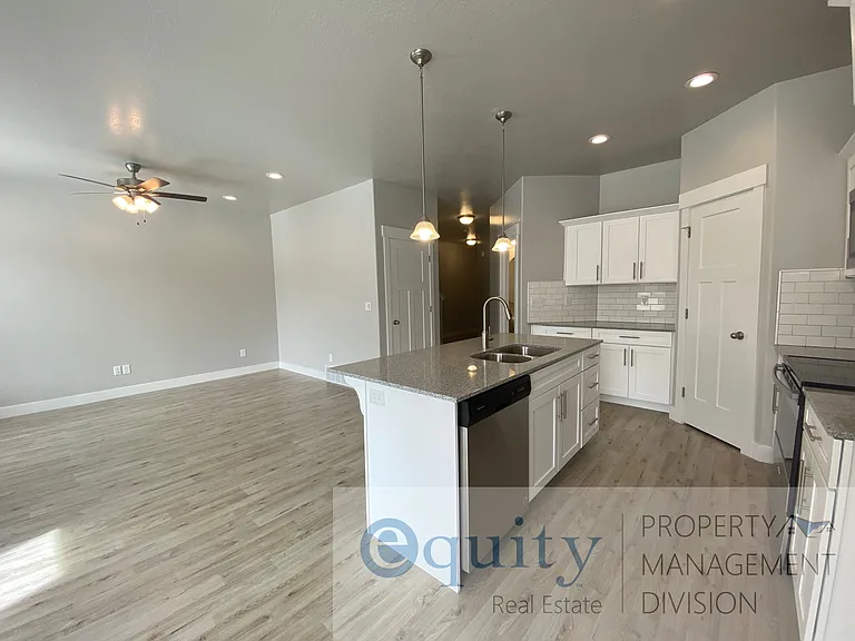 16102 S Truss Dr #335 — Photo 3