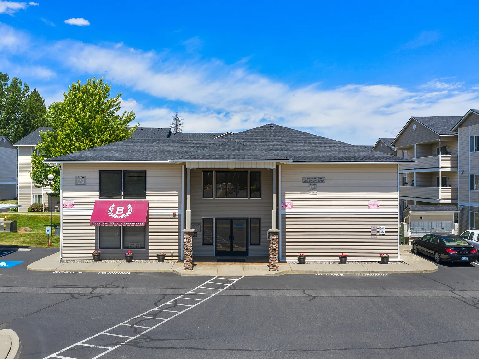Barrington Place Apartments — Photo 4