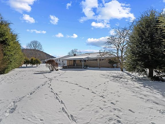 3rd image of 534 Greenbriar Court