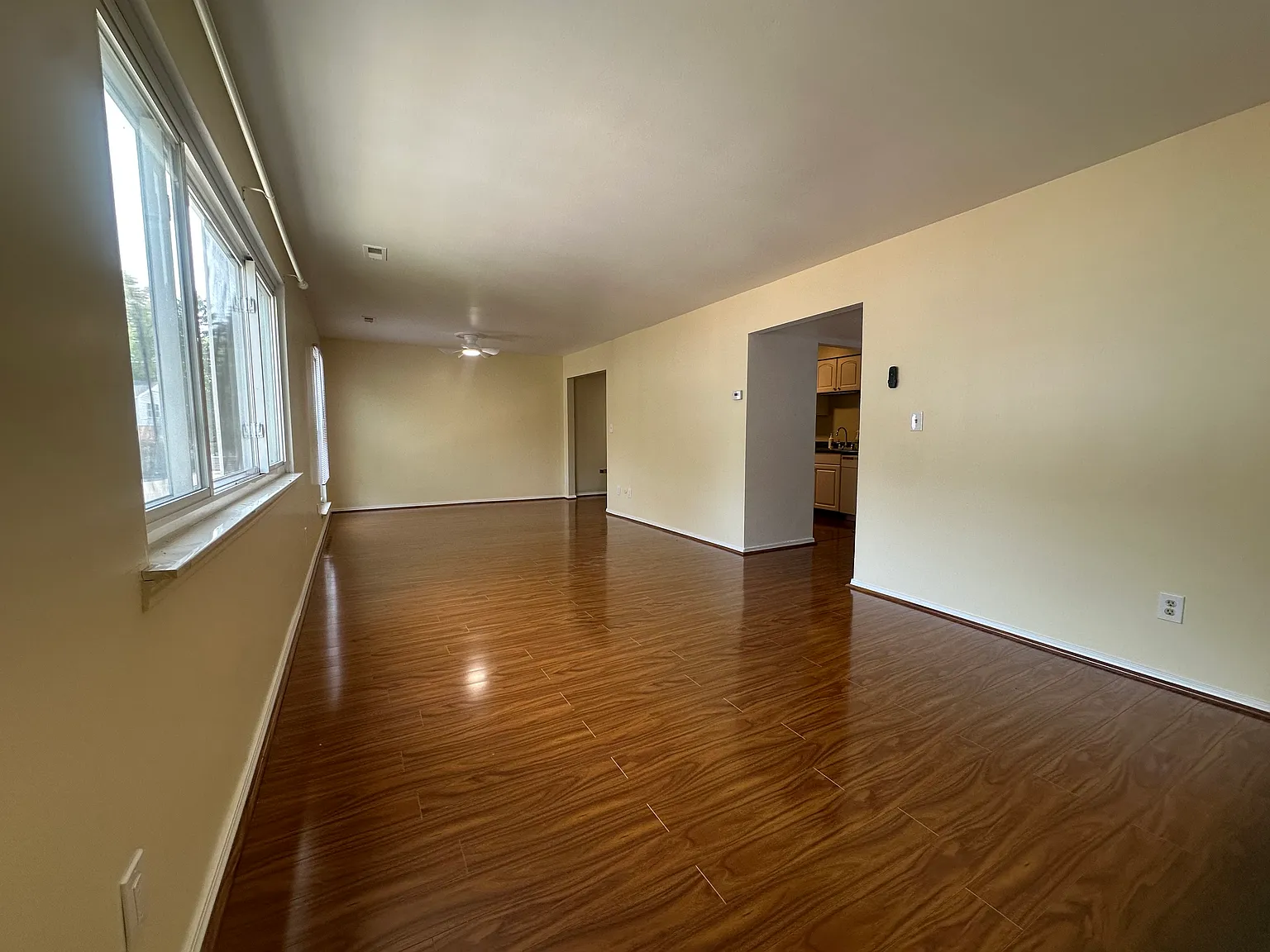 2 bed, 1.5 bath, 1091 sqft, $1,600 — Photo 4
