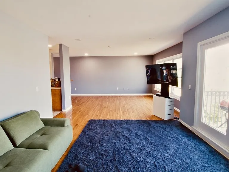 340 The Promenade — Photo 19