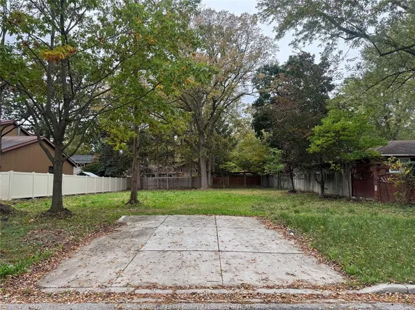 3365 Rankin Ave, Windsor, ON N9E 3C2