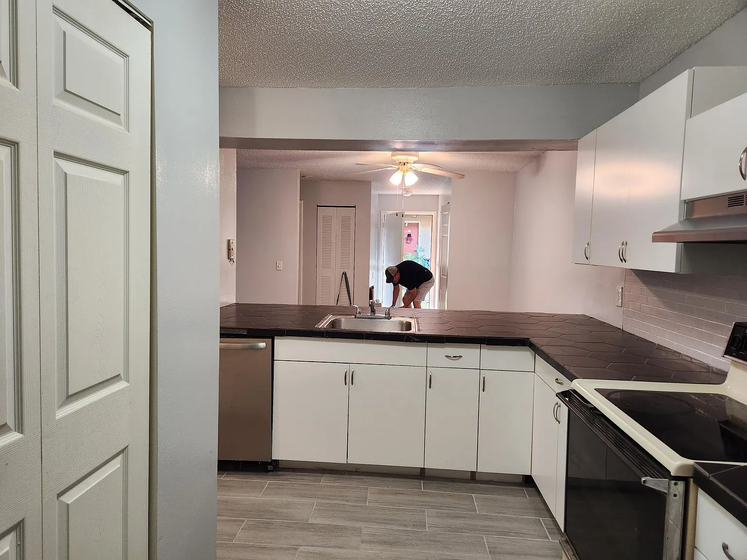 2 bed, 1126 sqft, $1,600 — Photo 4