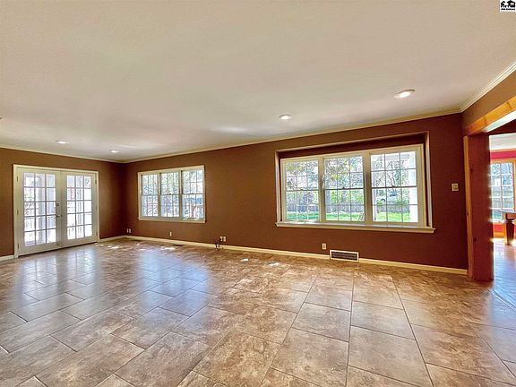 5th image of 125 Hyde Park Dr