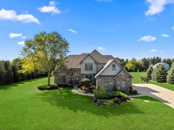 1N222 Blackberry Crossing Cir, Elburn, IL 60119