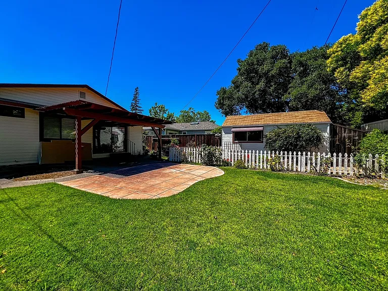 10 Linnell Ave — Photo 32