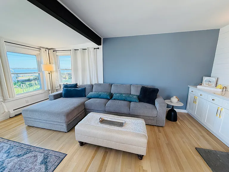 241 Townsend Ave — Photo 2