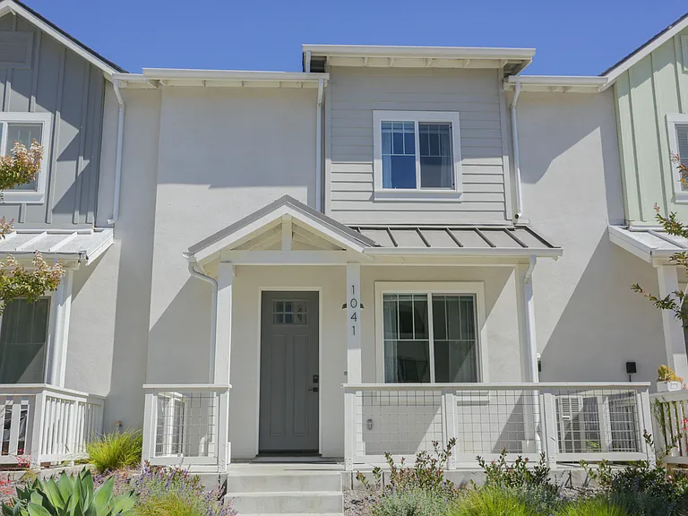 1041 Tiburon Way — Photo 2