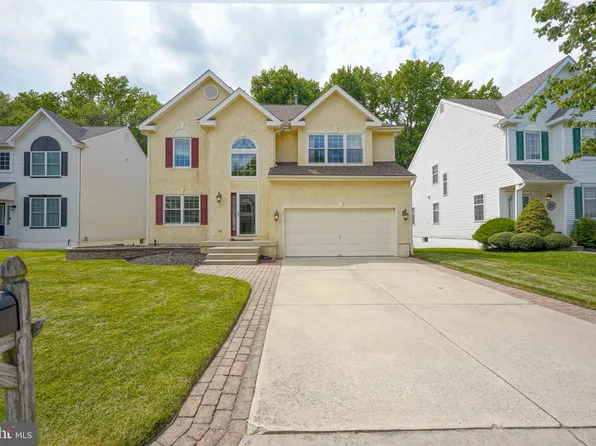 27 Wood View Dr, Mount Laurel, NJ 08054