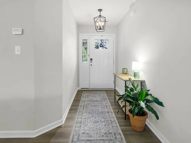 115 Grantham Pl — Photo 3