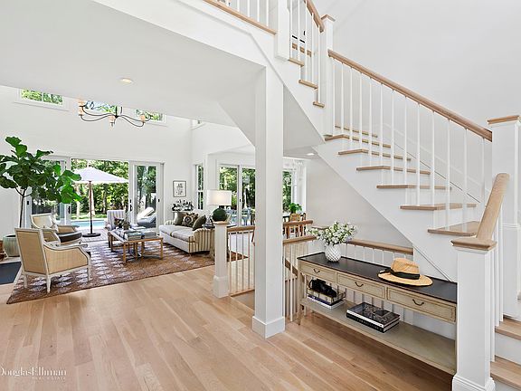 2nd image of 14 Royal St
