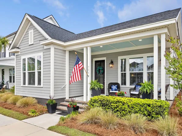 704 Triangle Ln, Summerville, SC 29486