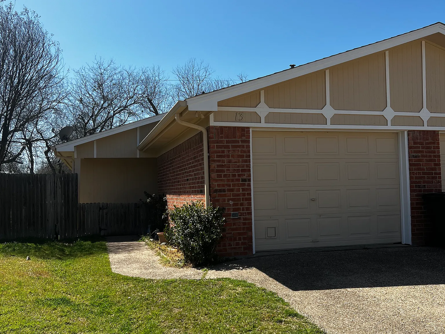 3 bed, 1140 sqft, $1,695 — Photo 2