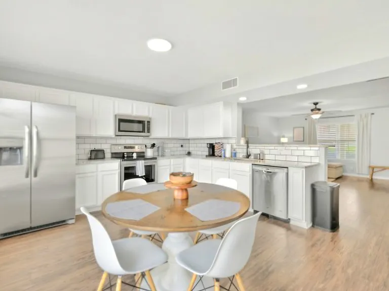 1011 Wolves Den Pl — Photo 11