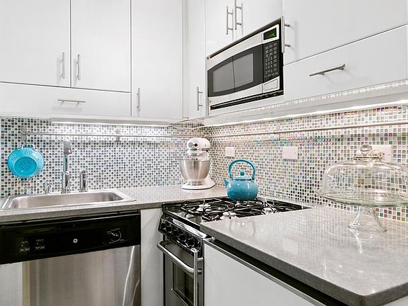 5th image of 2681 Broadway #16V