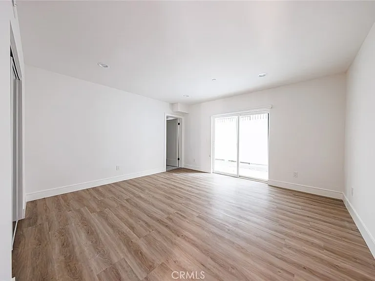 1243 N Sycamore Ave — Photo 13