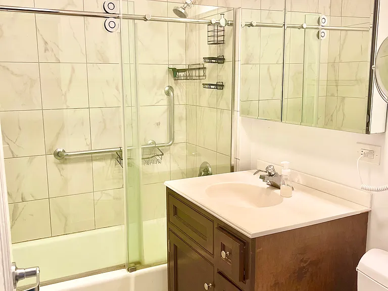 907 W Sheridan Rd #3 — Photo 11
